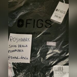 COPY - Figs Women's Catarina 1 pocket Scrub top black XS